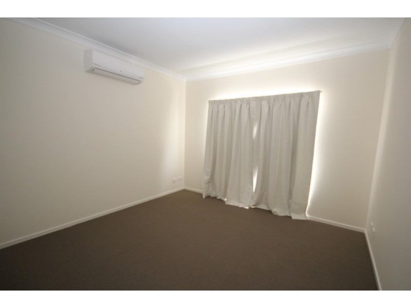 2/39 Law Street South, Redbank QLD 4301