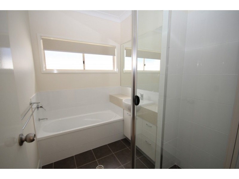 2/39 Law Street South, Redbank QLD 4301