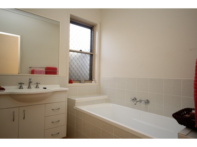 244 Lakeside Avenue, Springfield Lakes QLD 4300