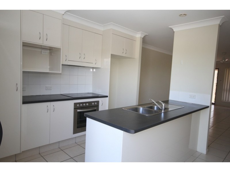 15 Creekside Drive, Springfield Lakes QLD 4300