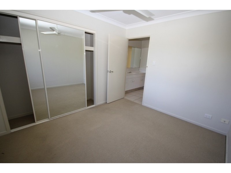15 Creekside Drive, Springfield Lakes QLD 4300