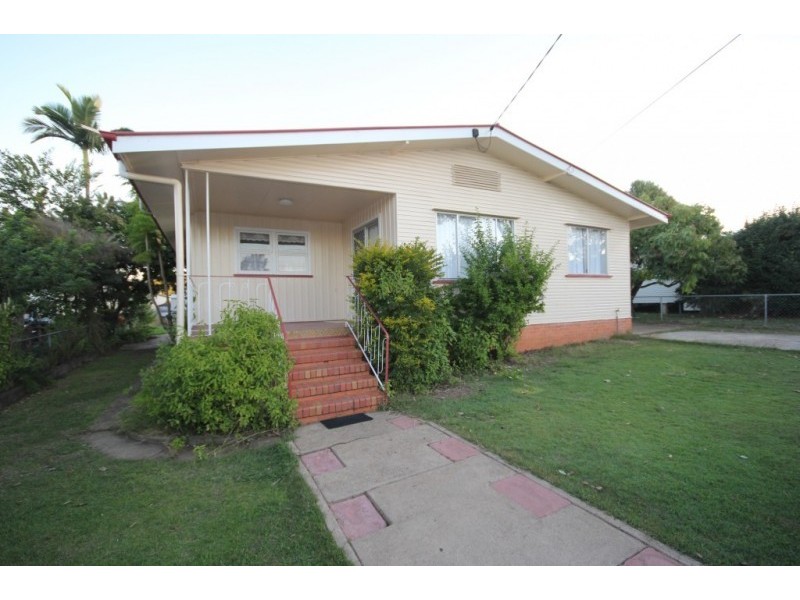 33 Edwards Street, Eastern Heights QLD 4305