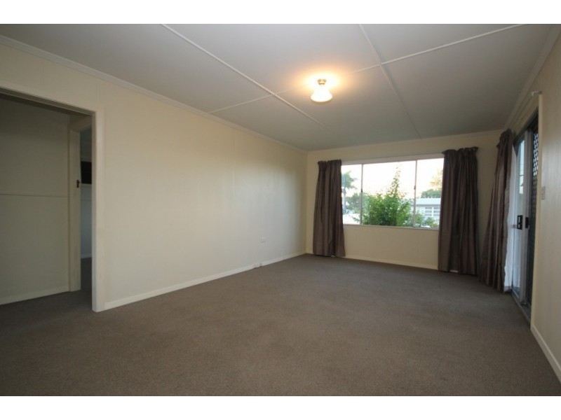 33 Edwards Street, Eastern Heights QLD 4305
