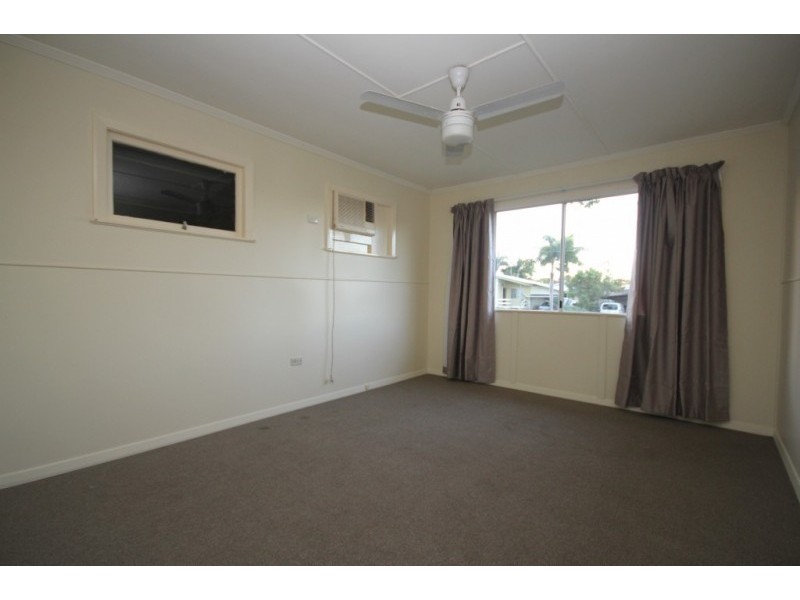 33 Edwards Street, Eastern Heights QLD 4305