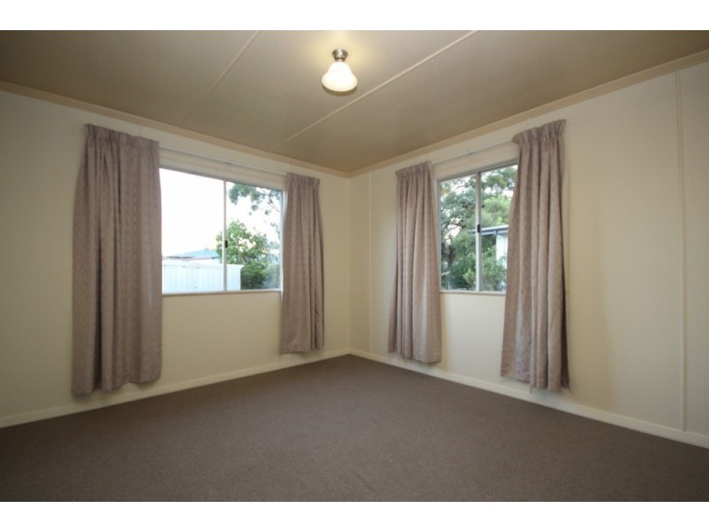 33 Edwards Street, Eastern Heights QLD 4305