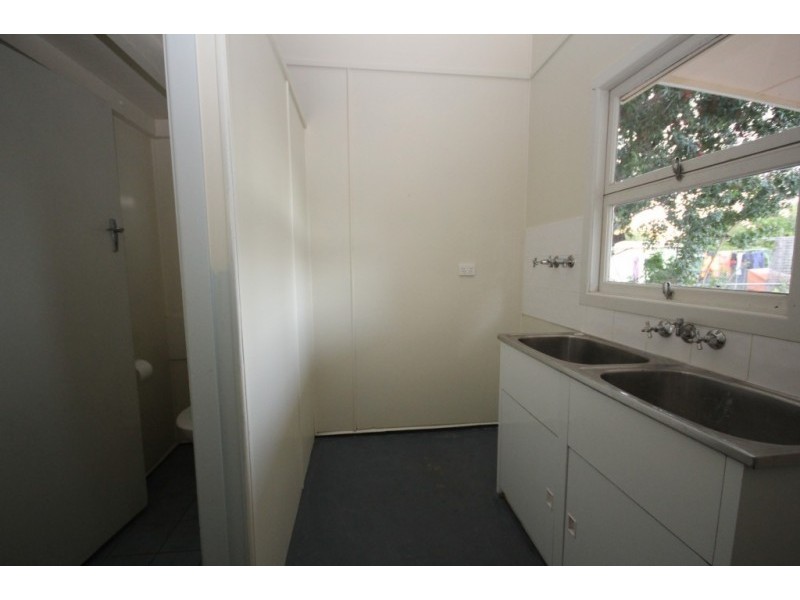 33 Edwards Street, Eastern Heights QLD 4305