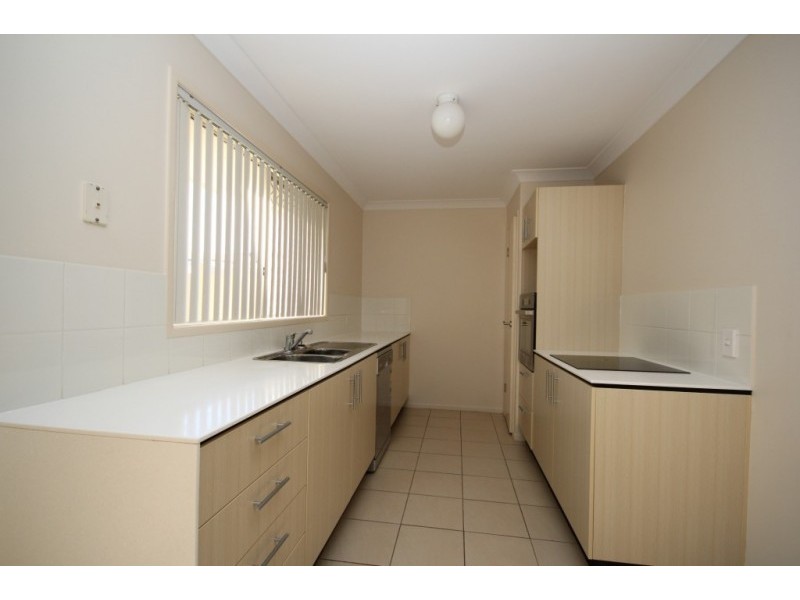 2/49 Cheihk Crescent, Collingwood Park QLD 4301