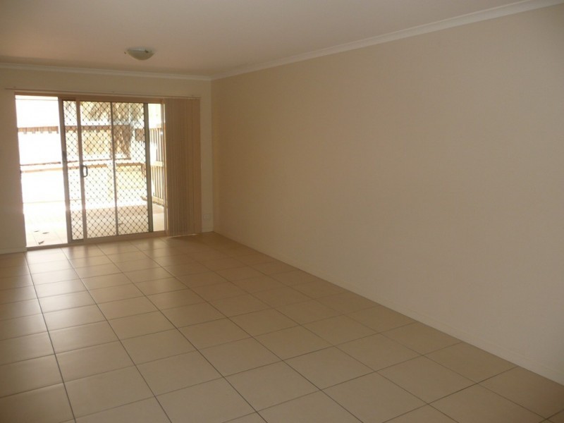 6/25 Law Street Sth, Redbank QLD 4301