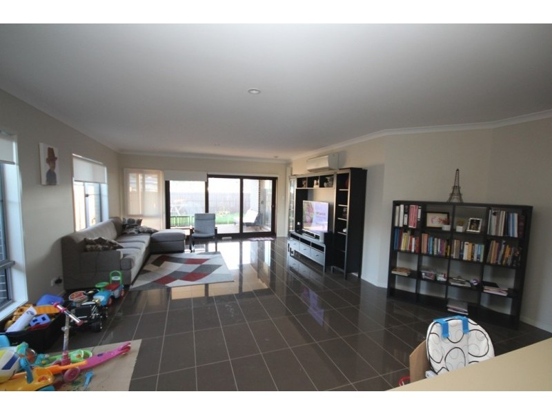 28 Poppy Crescent, Springfield Lakes QLD 4300