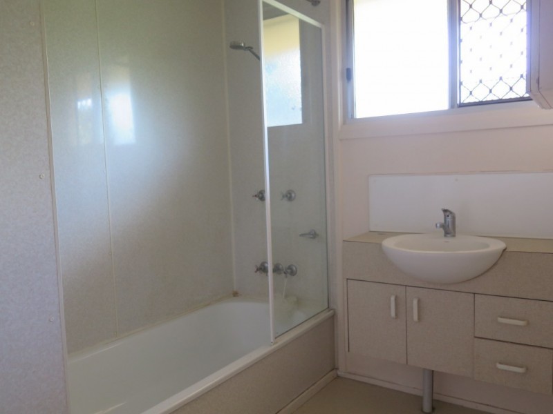 1 Sean Street, Riverview QLD 4303