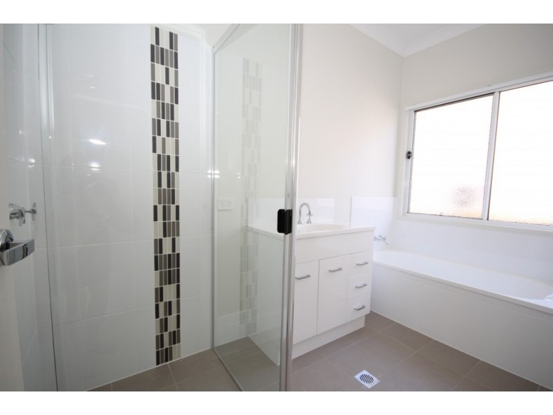 15 Honeypot Avenue, Springfield Lakes QLD 4300