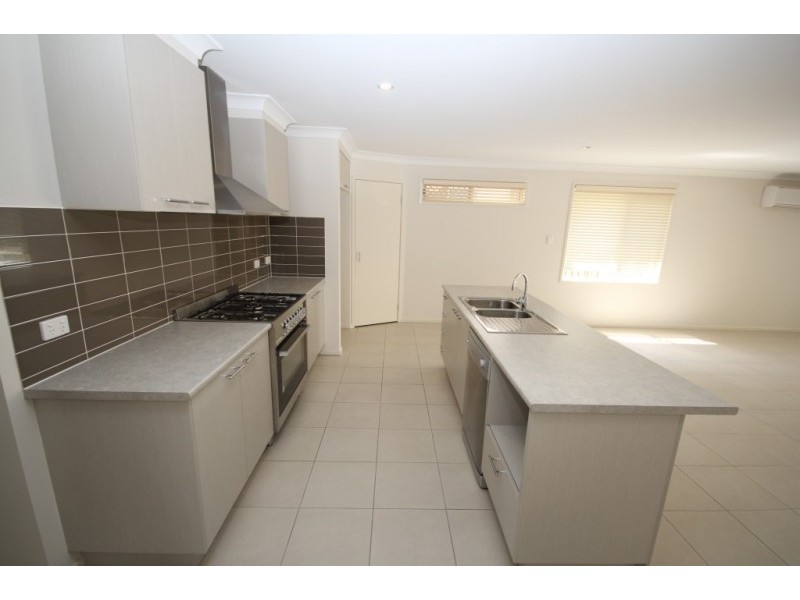 29 Benezet Drive, Augustine Heights QLD 4300