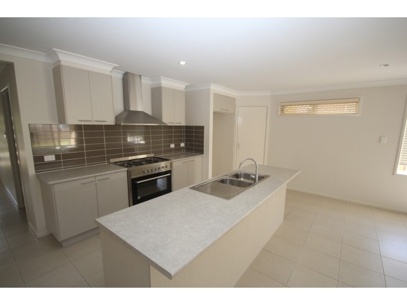 29 Benezet Drive, Augustine Heights QLD 4300