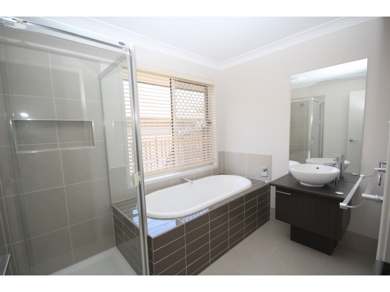 29 Benezet Drive, Augustine Heights QLD 4300