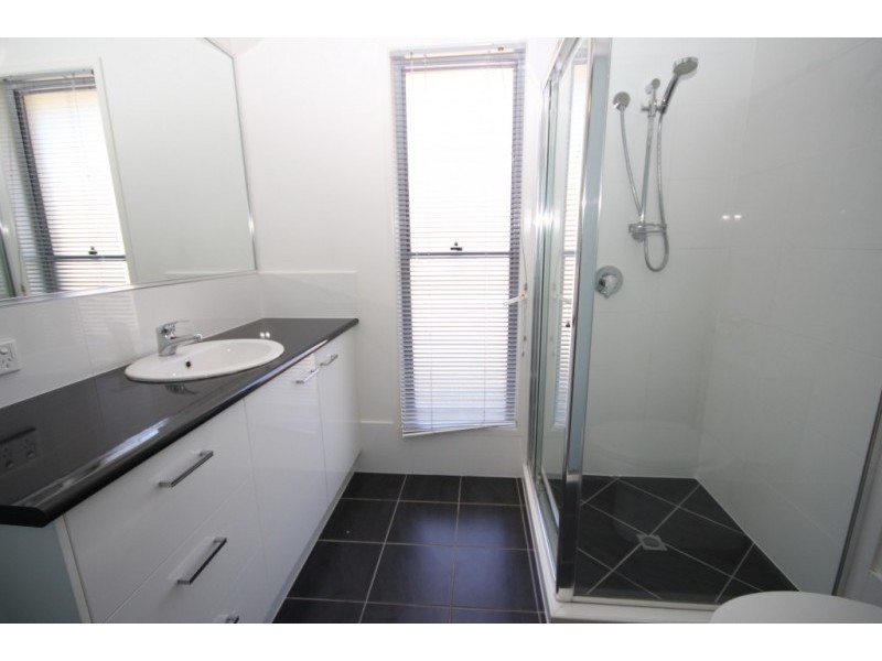 25 Hookes Terrace, Springfield Lakes QLD 4300