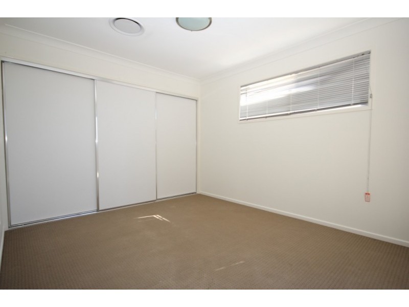 25 Hookes Terrace, Springfield Lakes QLD 4300