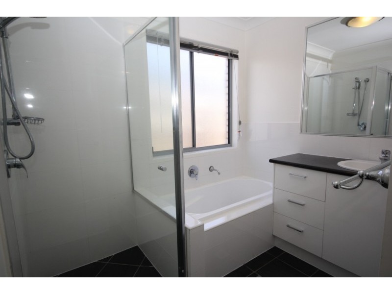 25 Hookes Terrace, Springfield Lakes QLD 4300