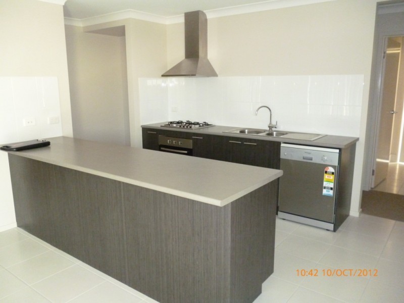 100 Valentine Circuit, Augustine Heights QLD 4300