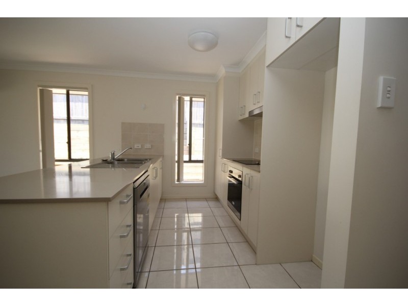 10 Lemongrass Place, Springfield Lakes QLD 4300