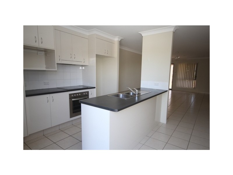15 Creekside Drive, Springfield Lakes QLD 4300