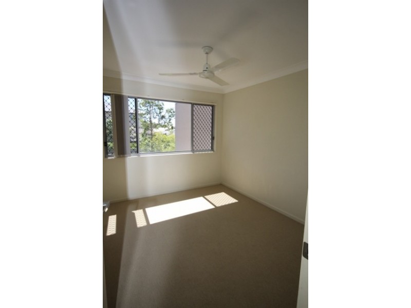 15 Creekside Drive, Springfield Lakes QLD 4300