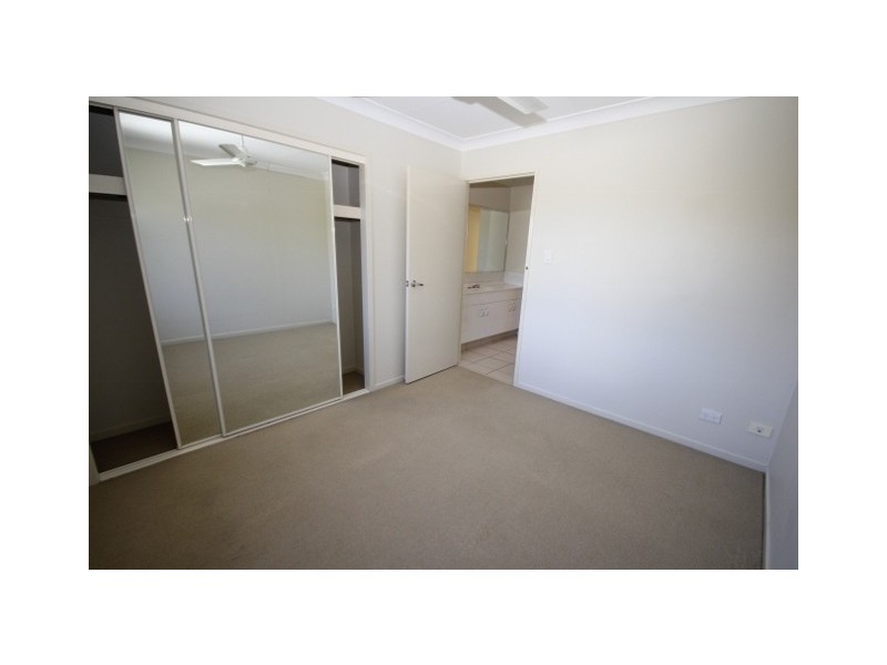 15 Creekside Drive, Springfield Lakes QLD 4300