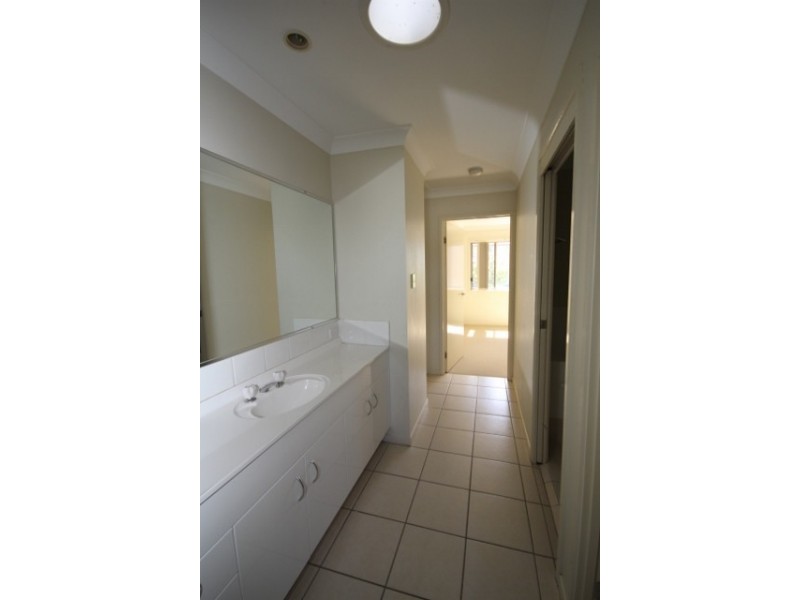 15 Creekside Drive, Springfield Lakes QLD 4300
