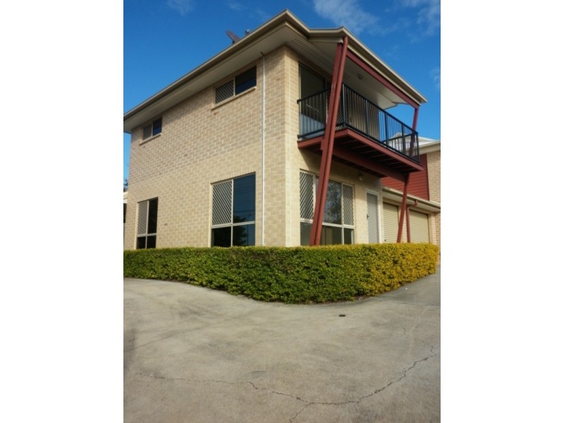 1/25 Law Street South, Redbank QLD 4301