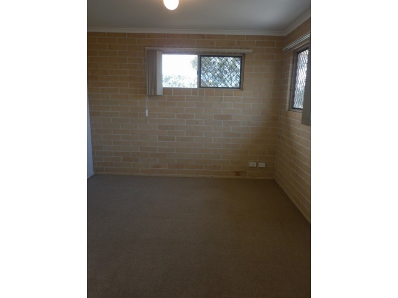 1/25 Law Street South, Redbank QLD 4301