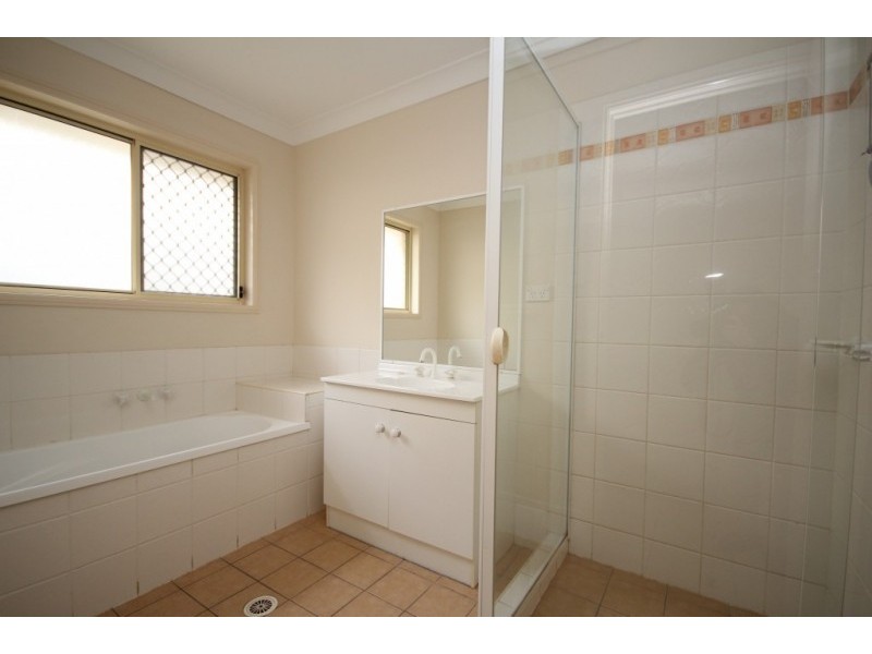 33 Greenleaf Avenue, Springfield Lakes QLD 4300