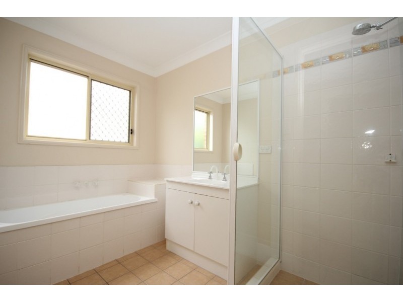 17 Greenleaf Avenue, Springfield Lakes QLD 4300