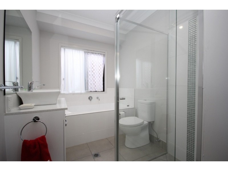4 McGregor Place, Springfield Lakes QLD 4300