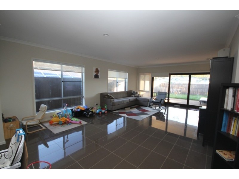 28 Poppy Crescent, Springfield Lakes QLD 4300