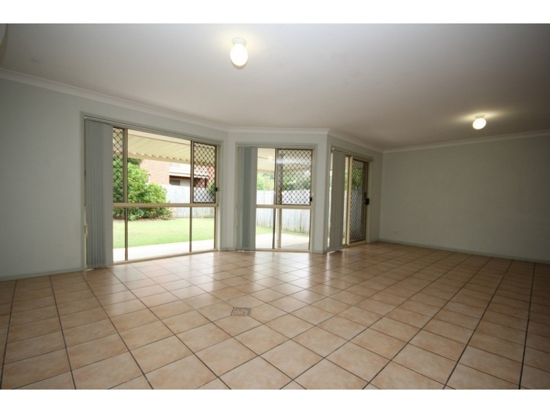 7 Merganser Place, Forest Lake QLD 4078