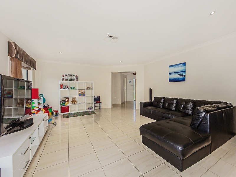 61 Juniper Street, Heathwood QLD 4110