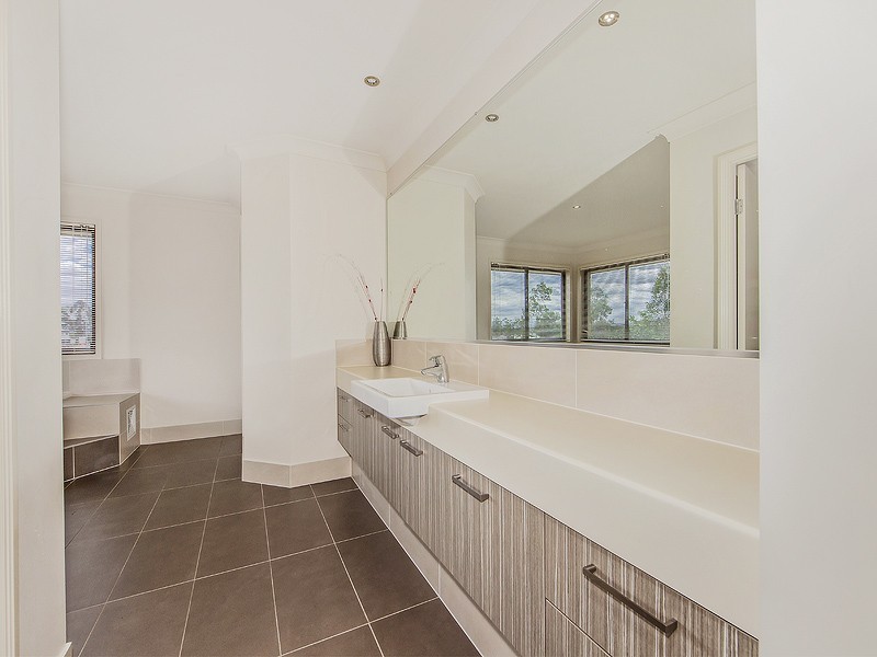 61 Juniper Street, Heathwood QLD 4110