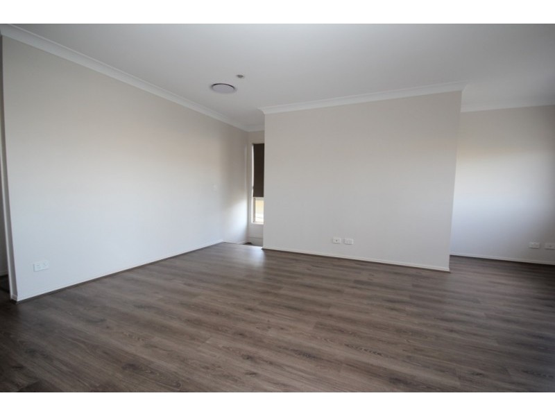28 Laguna Crescent, Springfield Lakes QLD 4300