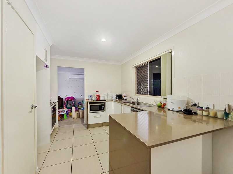 8 Peggy Crescent, Redbank Plains QLD 4301