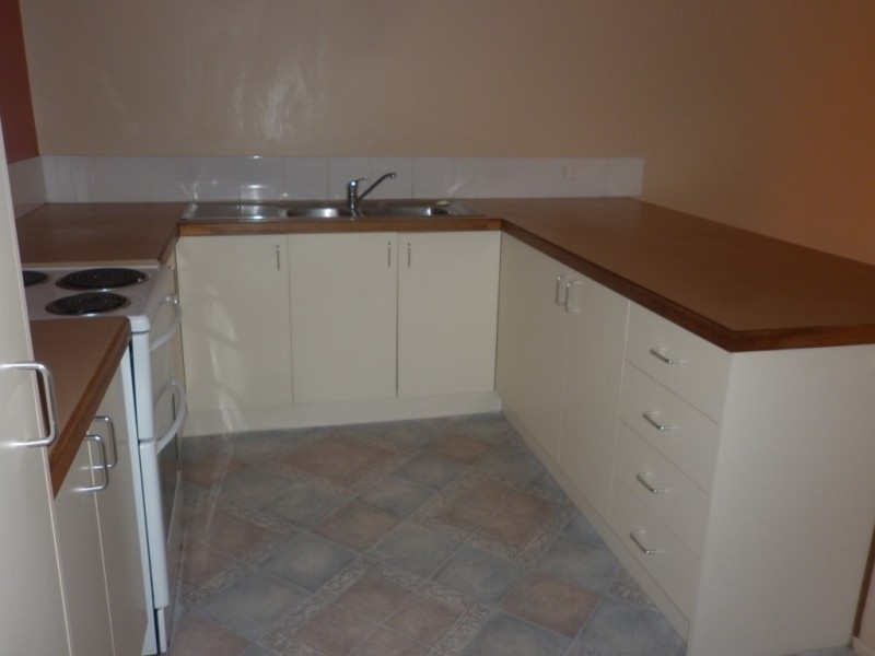 2/7 Donegal Court, Raceview QLD 4305