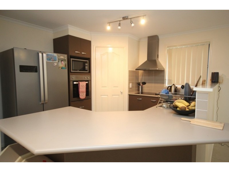 4 Oak Leaf Street, Springfield Lakes QLD 4300