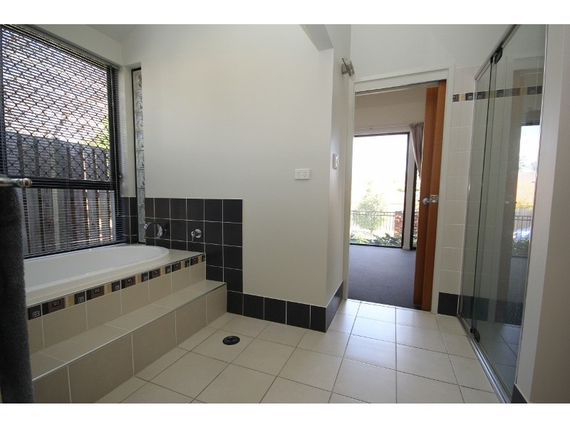 3 Viewpoint Drive, Springfield Lakes QLD 4300