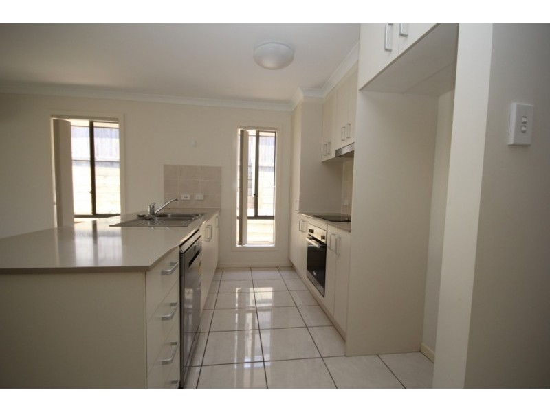 10 Lemongrass Place, Springfield Lakes QLD 4300