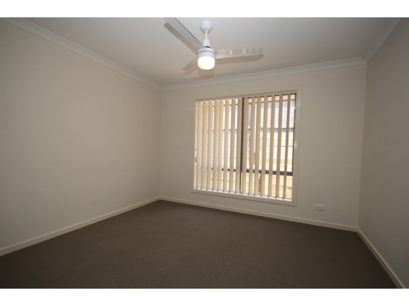 10 Lemongrass Place, Springfield Lakes QLD 4300