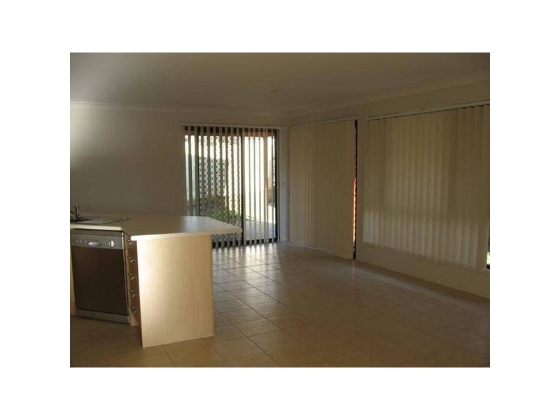 11 Jasper Way, Springfield Lakes QLD 4300