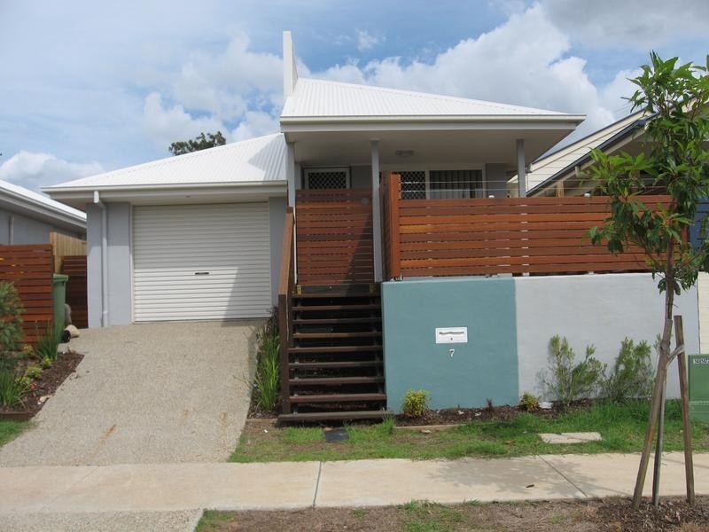 7 Jasper Way, Springfield Lakes QLD 4300