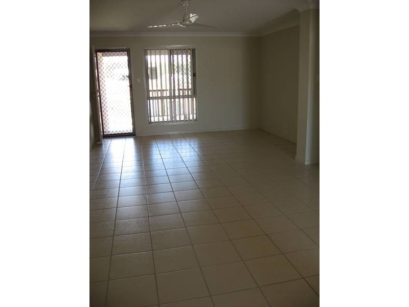 15 Creekside Drive, Springfield Lakes QLD 4300