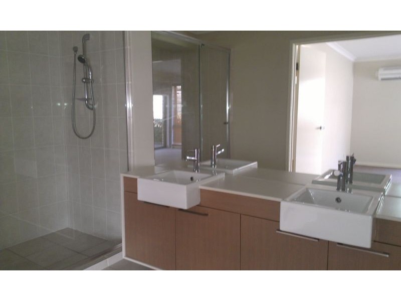 33 Parkview Drive, Springfield Lakes QLD 4300