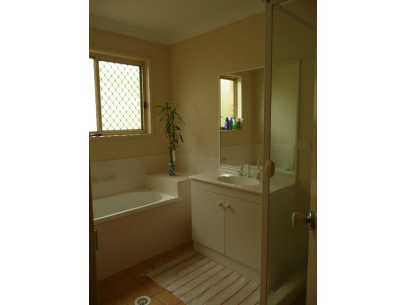 17 Greenleaf Ave, Springfield Lakes QLD 4300