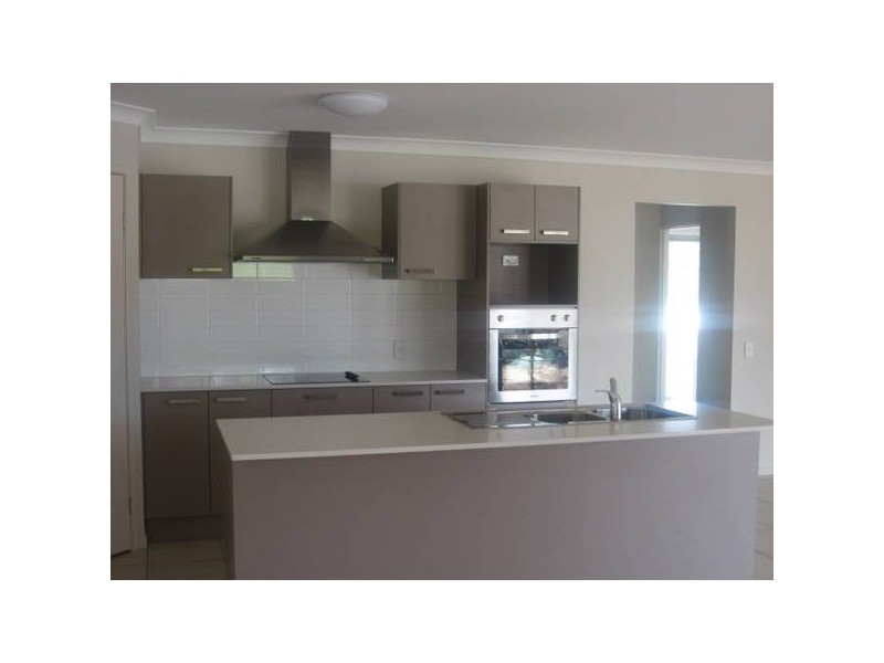 1 Berkeley CCT, Bellbird Park QLD 4300