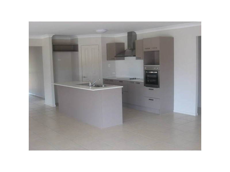 1 Berkeley CCT, Bellbird Park QLD 4300